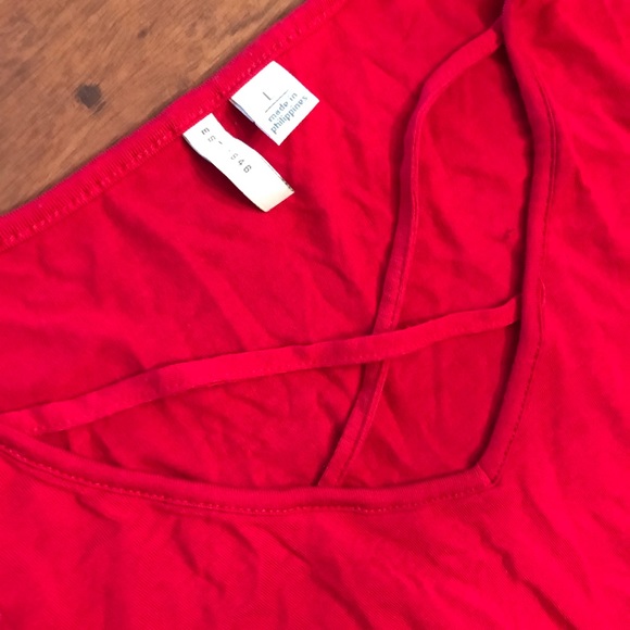 Red shirt - Picture 2 of 3